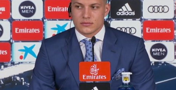 Јовић одушевио докторе, навијачи га зову Иван Драго!