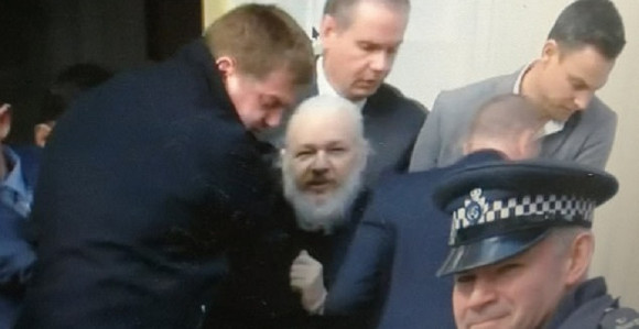 Потписано: Асанжа изручују Америци