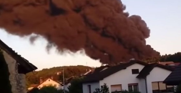 Požar gasi stotinu vatrogasaca