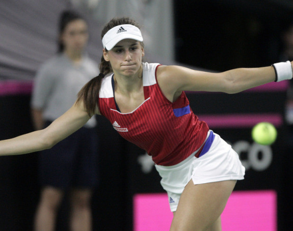 Djevojke došle na turnir na travi, pa igrale na betonu!