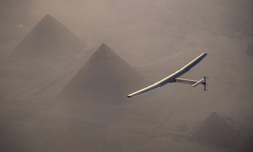 Avion na solarni pogon sletio u Kairo 