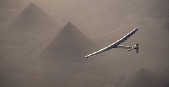 Avion na solarni pogon sletio u Kairo 
