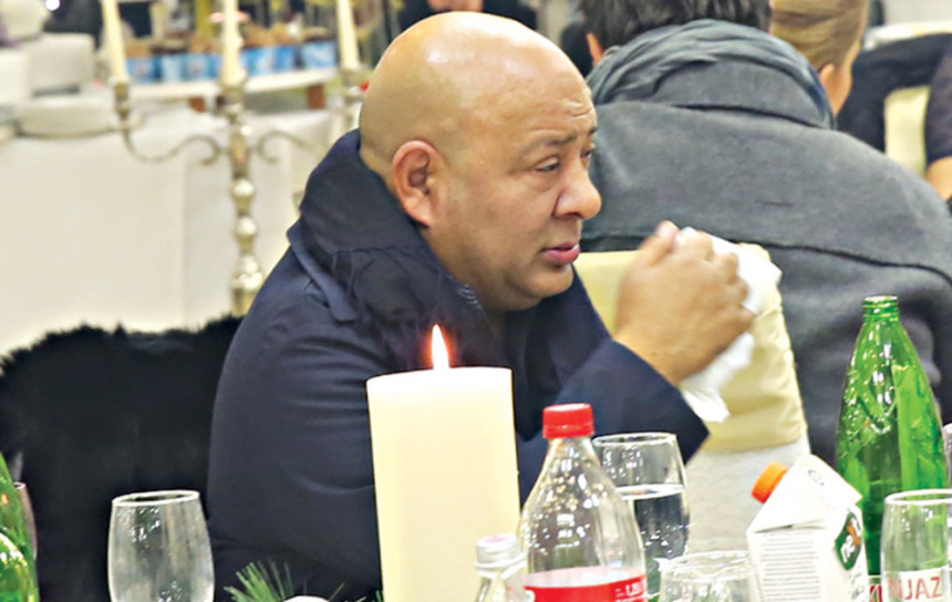 Džej bolestan ali, ne prestaje piti  