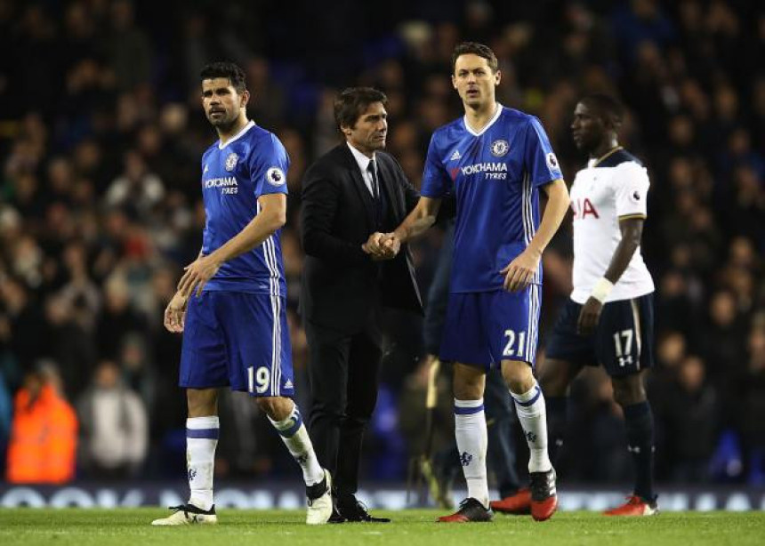 Matić se "bori" za Junajted, Nevil se čudi Čelsiju!