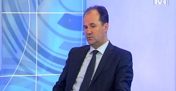 Neka Čović povuče kadrove