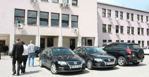 Vozaču ministra duplo veća plata