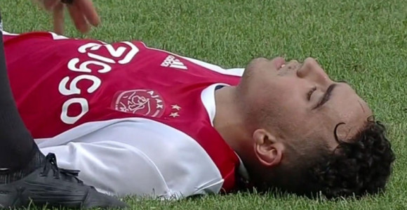 Mladom fudbaleru Ajaksa trajno oštećen mozak!