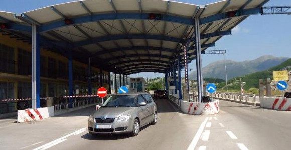 Vuk Hamović naplaćuje putarinu