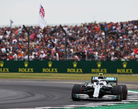 Mercedes "vlada" Silverstonom: Botasu pol!