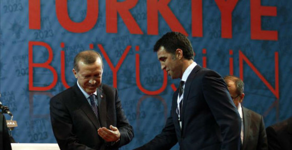 Uh, kakve nevolje za Hakan Šukura! Erdogan mu pohapsi rodbinu!