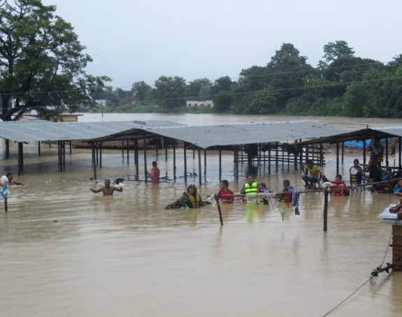 У поплавама погинуло 49 лица 