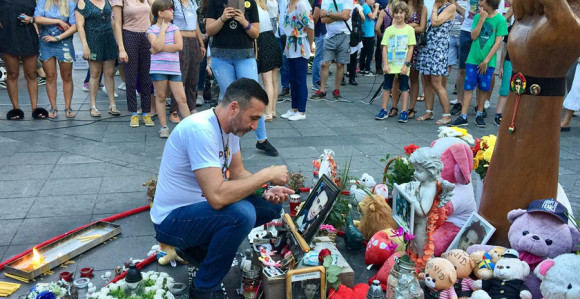 Ничија није до зоре горјела!