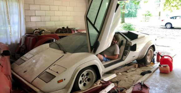 U djedovoj garaži našao lamborghini