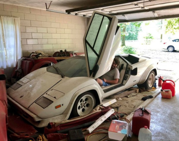 U djedovoj garaži našao lamborghini