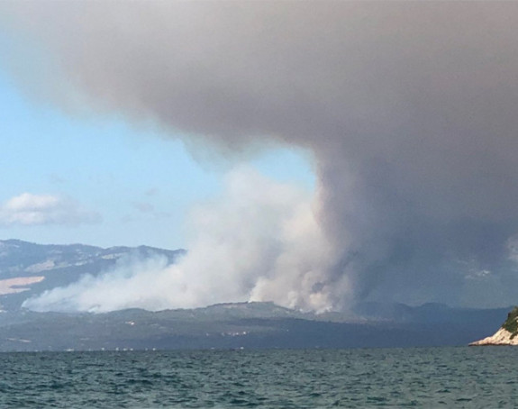 Veliki požar na grčkom ostrvu