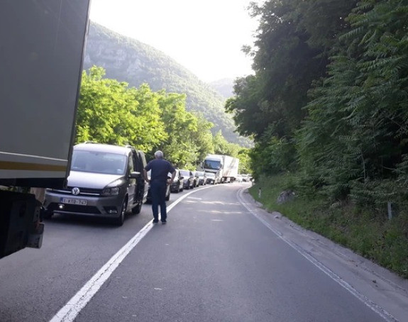KOLONA: Udes u kanjonu Morače, povrijeđeno dvoje