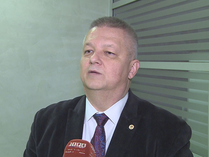 Кесић: "Ко о чему, баба о уштипцима"