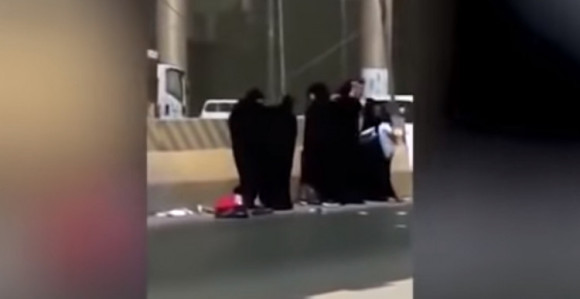 Na putu se tukle žene u burkama!