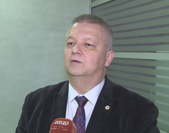 Кесић: "Ко о чему, баба о уштипцима"