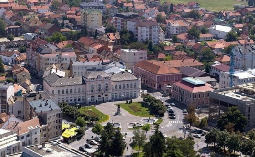  У једној држави тужилац, а у другој политичар