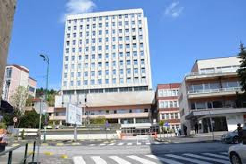 SA: Muškarac skočio sa 10. sprata bolnice 