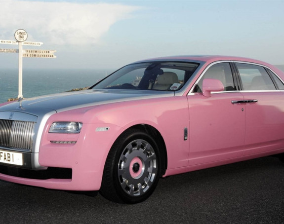 Dvajt Hauard ofarbao "rols rojs" u roze, jer...