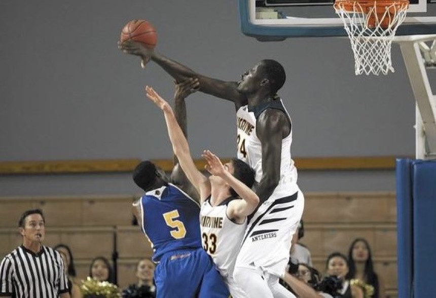 Video - Upoznajte Čola iz Sudana: Visok je kao Bobi, ima samo 16 godina i djeluje brutalno!