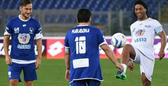 Video: Šou i bruka! U jednom timu: Maradona, Toti, Kafu… U drugom: Ronaldinjo, Rui Košta, Veron…