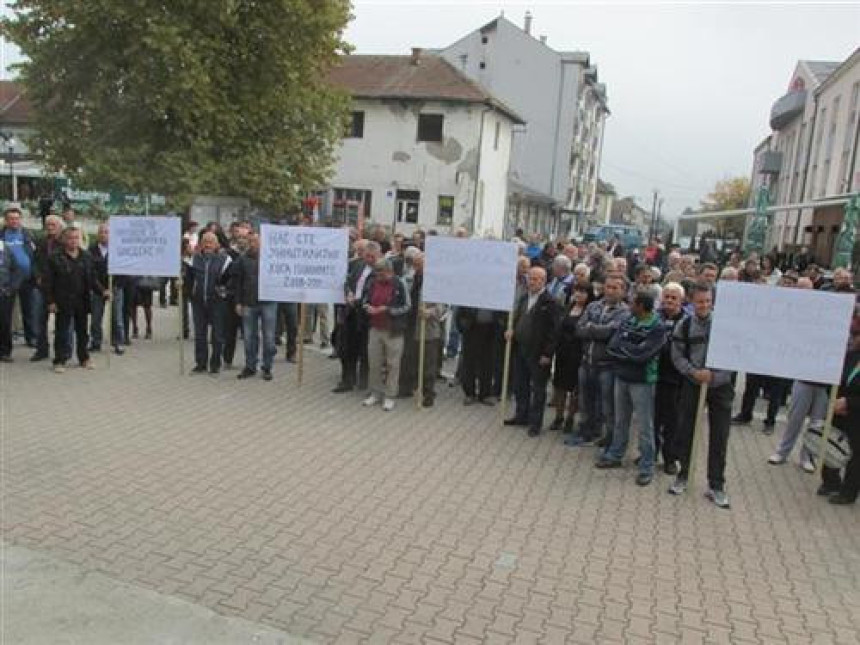Протест малинара у Братунцу 