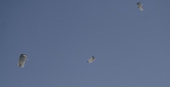 Poginulo tri padobranaca