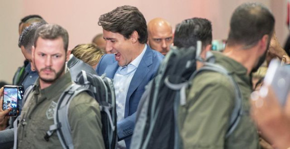 Ontario: Džastin Trudo nosio pancir na mitingu