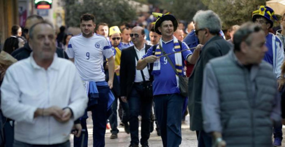 Navijači BiH se zabavljaju u Atini: Hoćemo pobjedu!