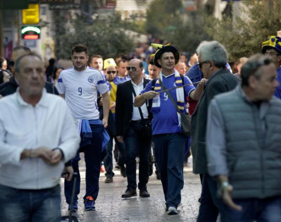 Navijači BiH se zabavljaju u Atini: Hoćemo pobjedu!