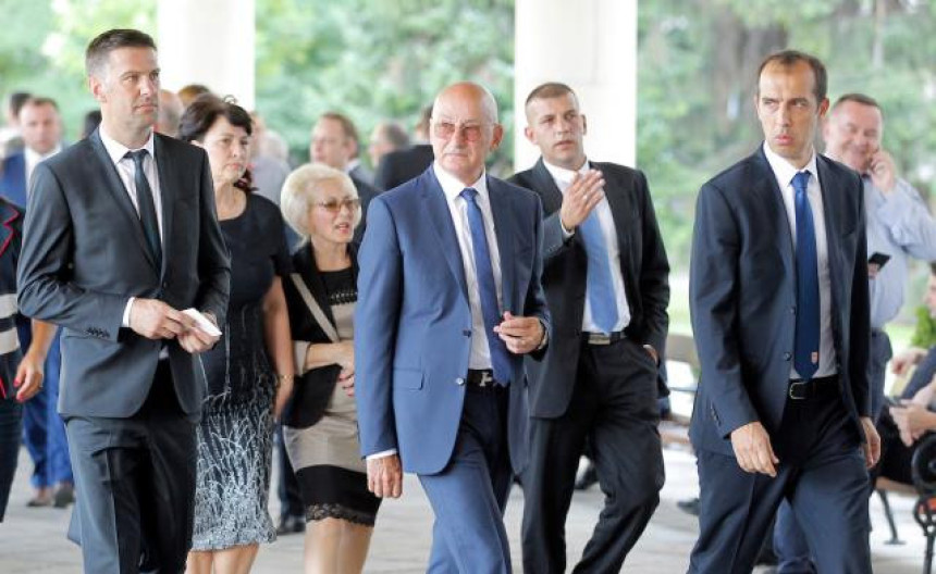 FSS: Nije bilo pregovora ni sa jednim kandidatom!