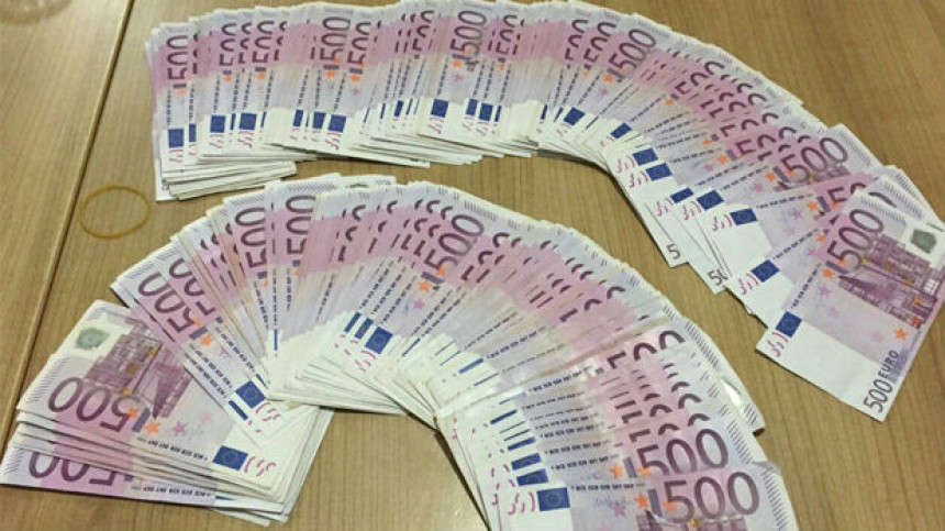 Купио ормар и у њему нашао евре