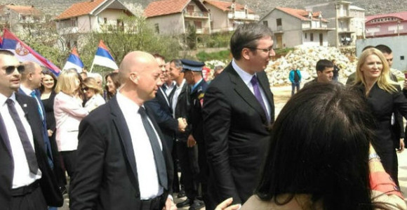 Требиње уручује признање Вучићу