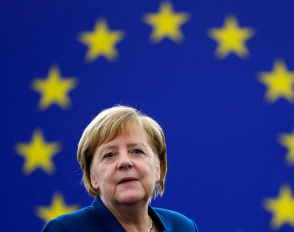 Merkel: Formirati zajedničku vojsku