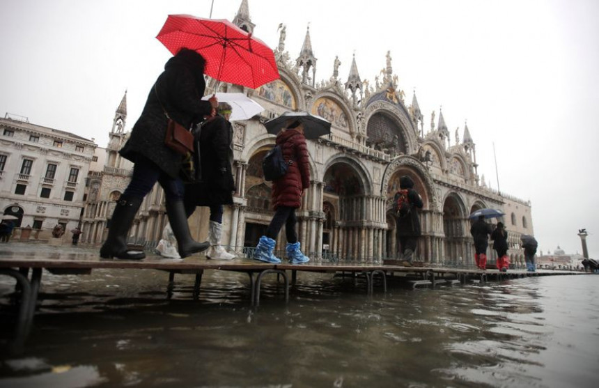 Velike poplave zahvatile su Veneciju
