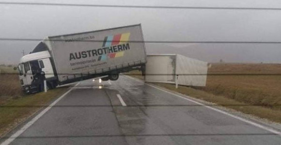 Olujni vjetar čupao stabla na području Kupresa