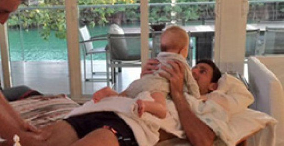 Новак има новог партнера за вежбање!