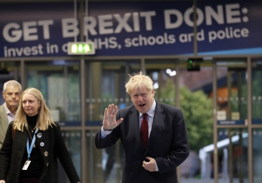 Konzervativci imaju većinu, Džonson slavite,