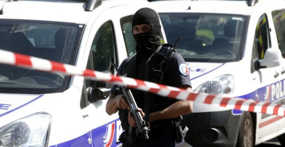 Ubijen muškarac koji je prijetio  policajcima