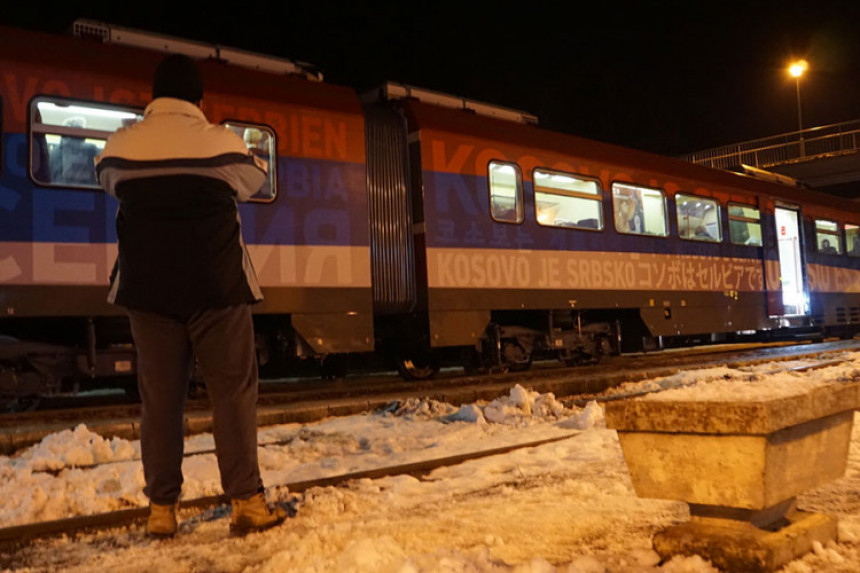 Воз за К. Митровицу кренуо за Београд