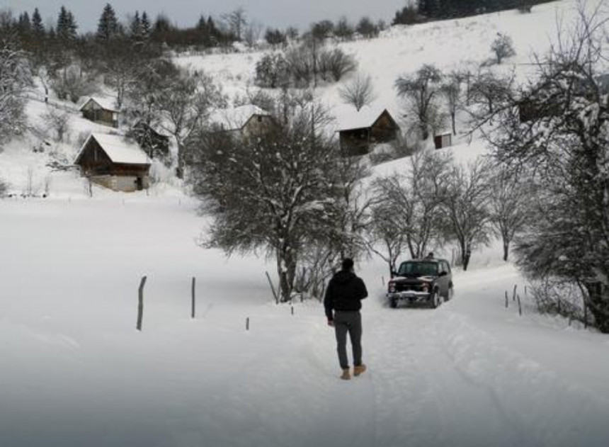 Snijeg paralisao sela u Novom Gradu