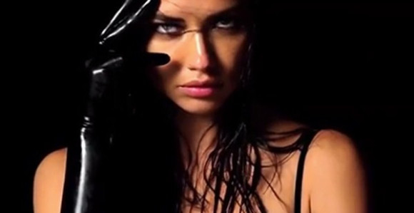 Adrijana Lima potpuno gola