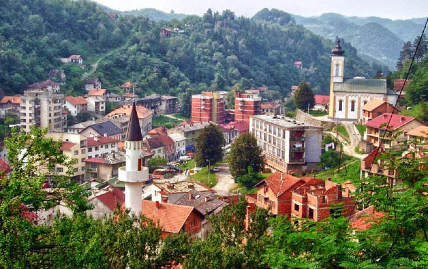 Malo zaposlenih, mladi u kafani