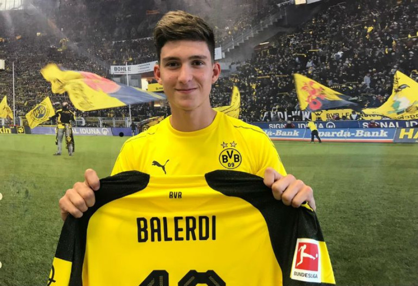 Zvanično: Balerdi je Borusijin!
