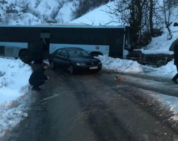 U slijetanju busa 10 povrijeđenih