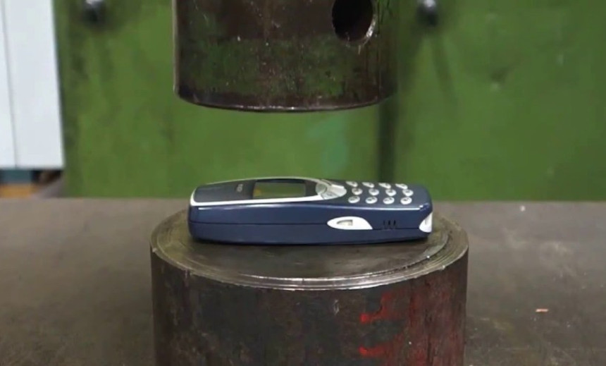 Vraća se “glupa” Nokia 3310!