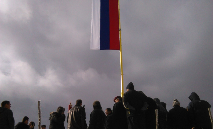 Ponovo se vijori srpska trobojka